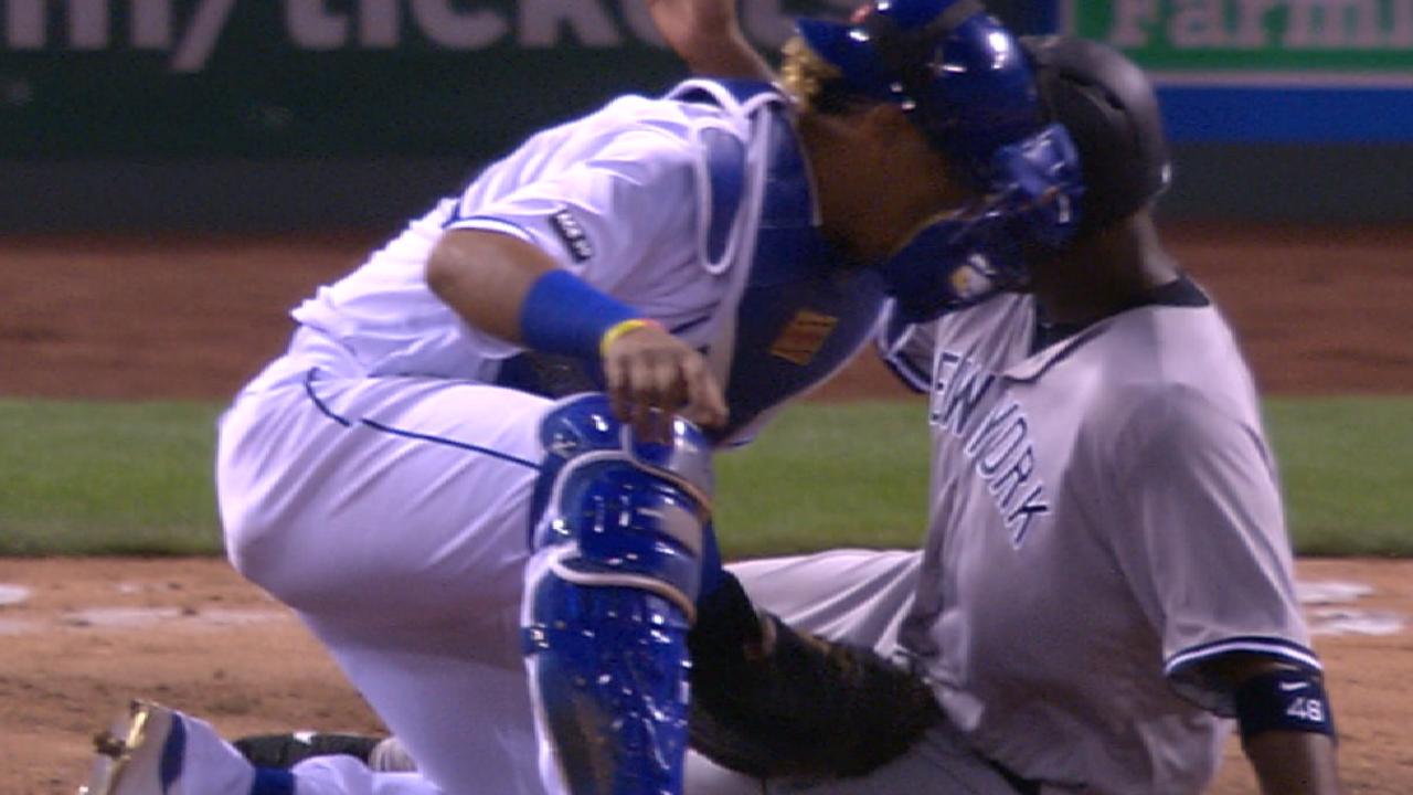Gordon nabs Carter at the plate