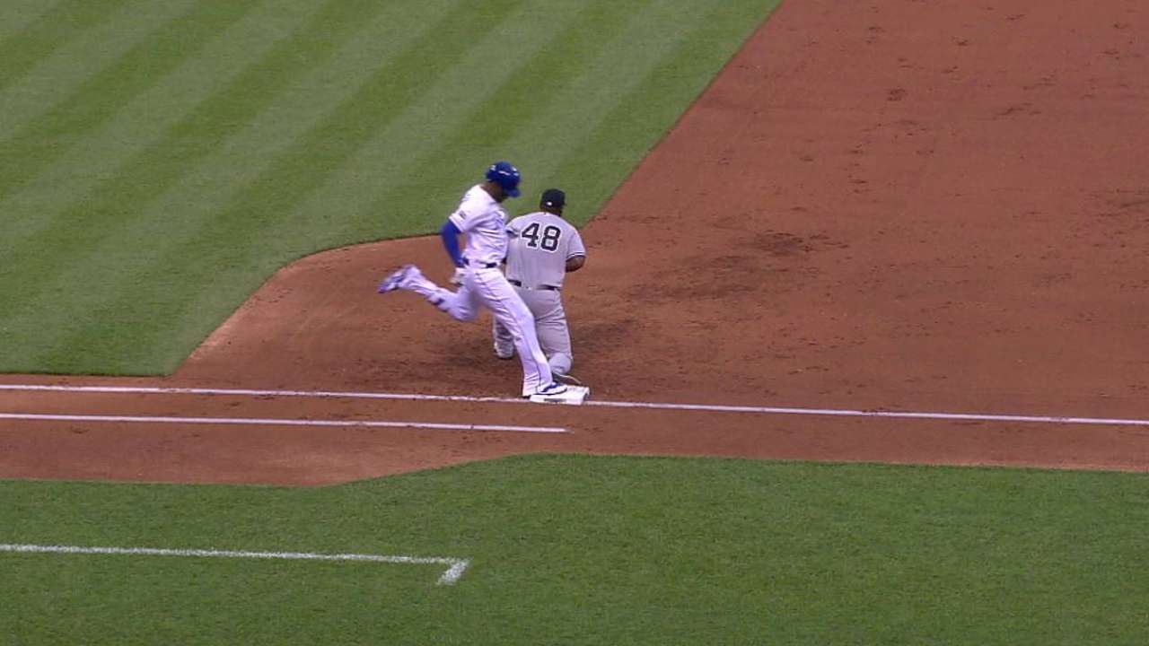 Yankees miss chance to turn two