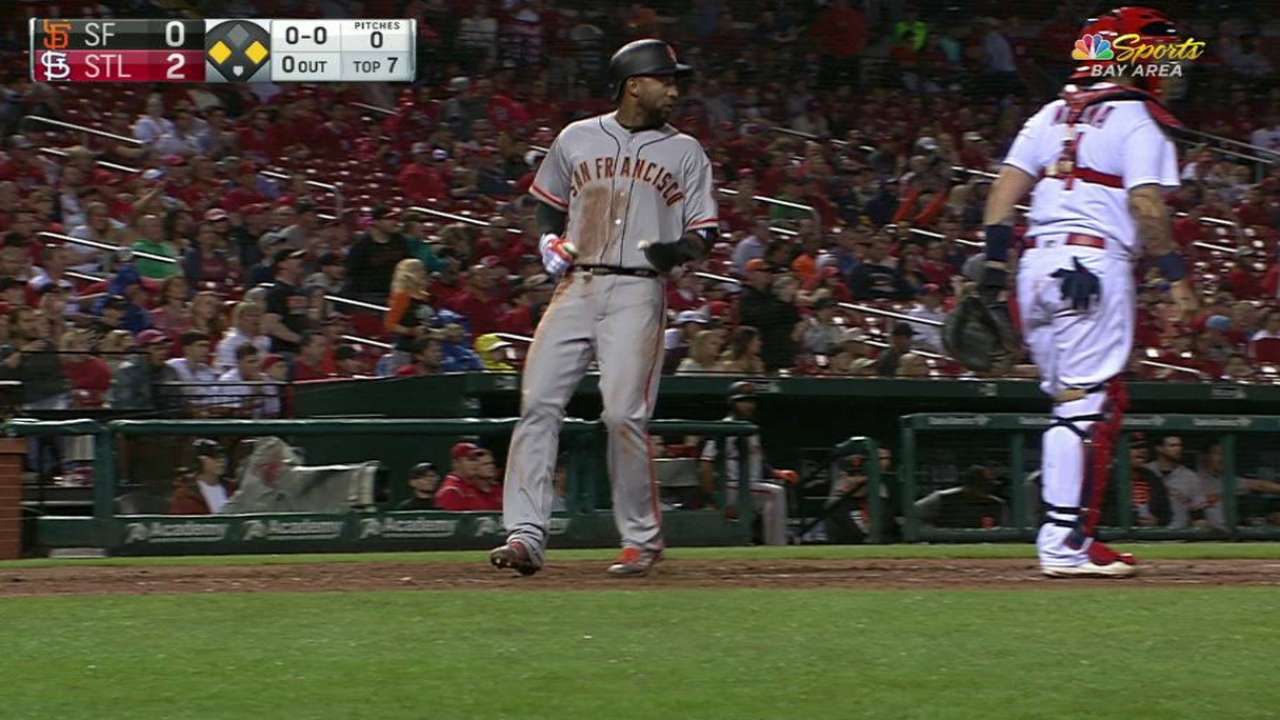 Giants cut lead to 2-1 on error