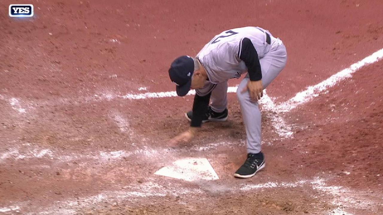 Girardi gets hands dirty after ejection