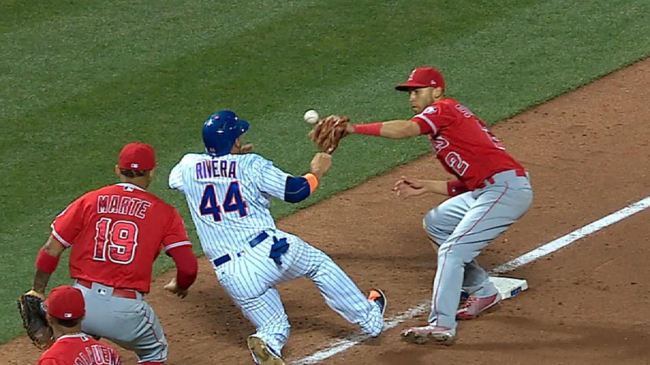 Rivera slides safely on rundown