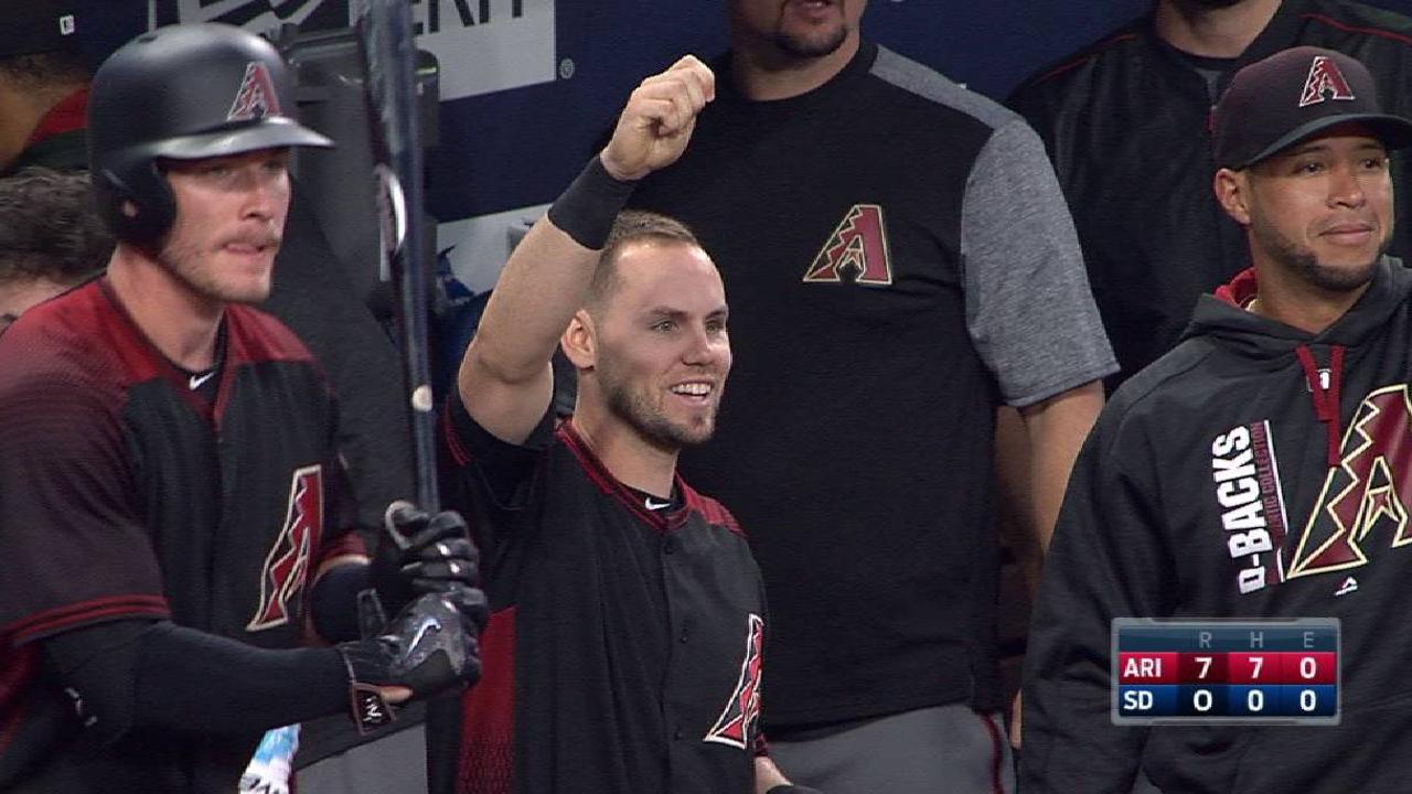 Los D-backs tunden a Perdomo y amarran serie en San Diego