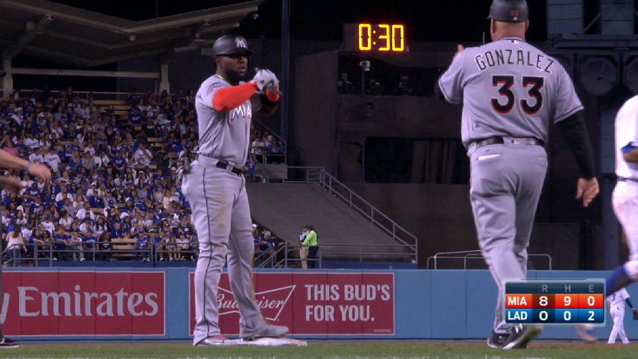 Stanton saca del bache a los Marlins con 3 dobletes en L.A.