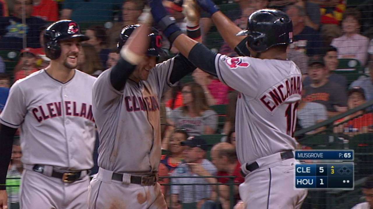 Los Indios barren a los Astros en una gran tarde de Yan Gomes