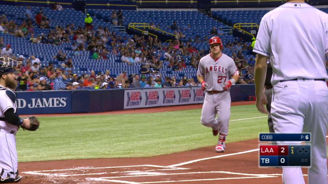 Angelinos blanquearon a Rays con joya de Shoemaker, jonrones