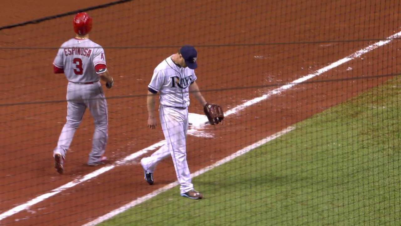 Cobb escapes trouble in the 4th