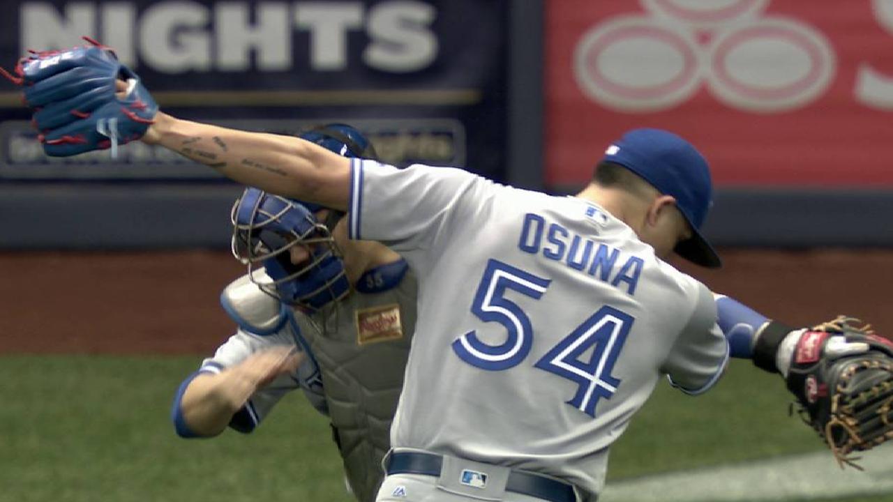 Osuna notches the save