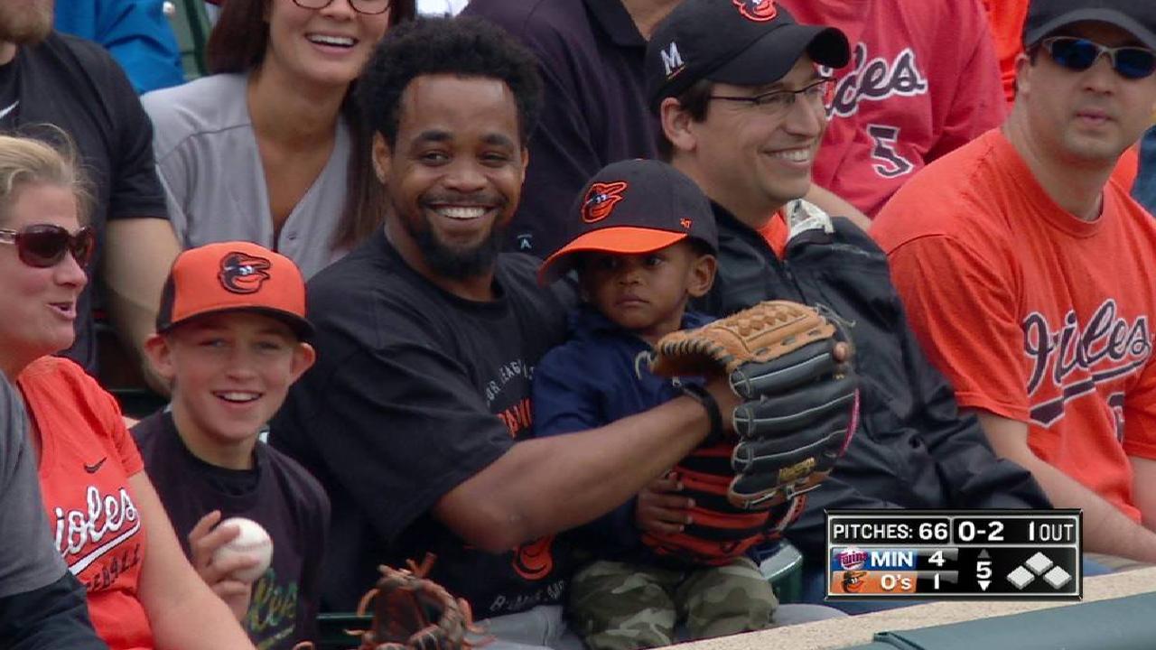 O's fan caught a foul ball, gave it to his son