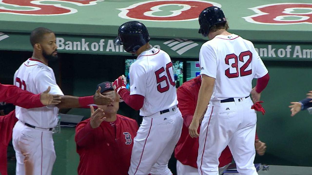 Pedroia's two-run single