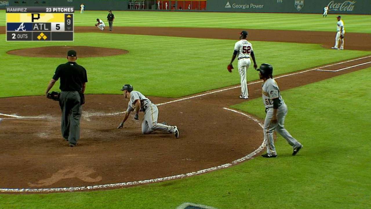 Osuna's game-tying two-run hit