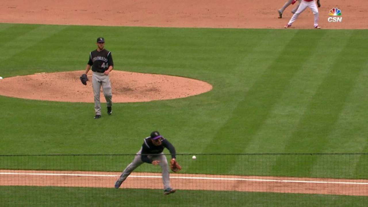 Arenado's backhanded diving snag