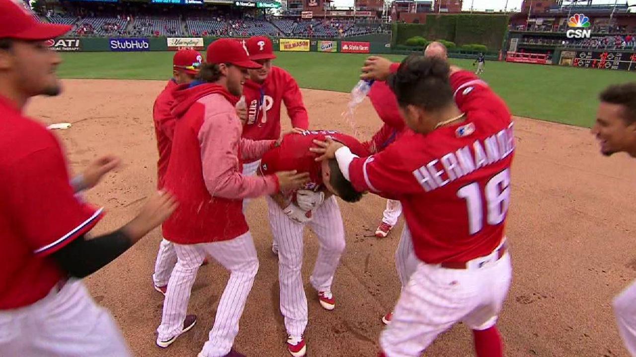 Joseph, Filis dejan tendidos a Rockies con hit de oro en la 11ma