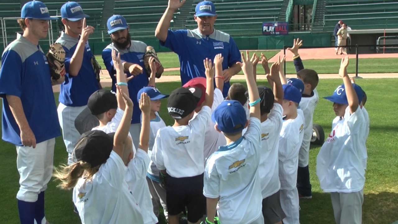 Jaffe welcomes youngsters in Play Ball clinic
