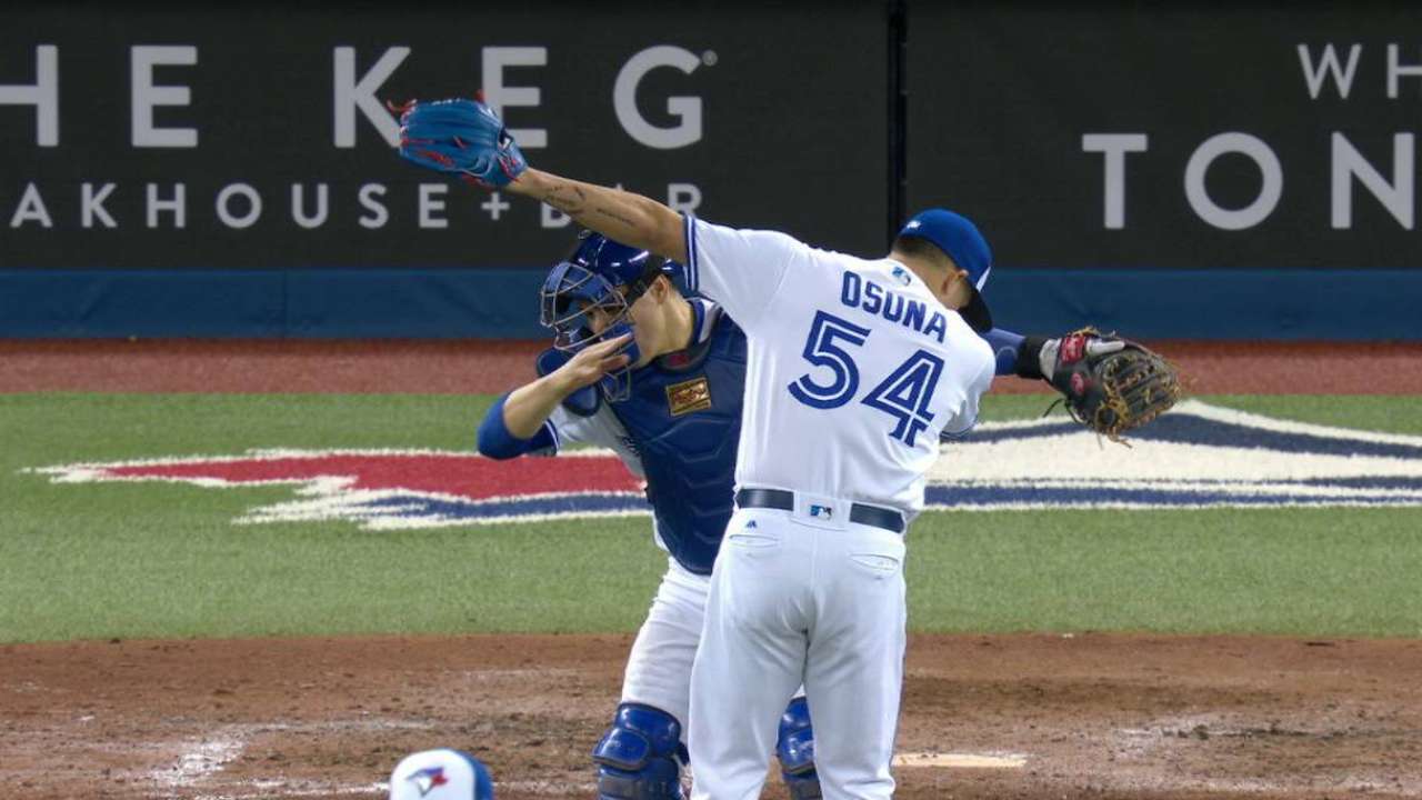 Osuna collects save