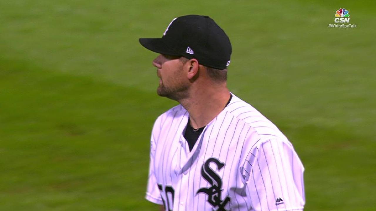 Pelfrey escapes bases-loaded jam