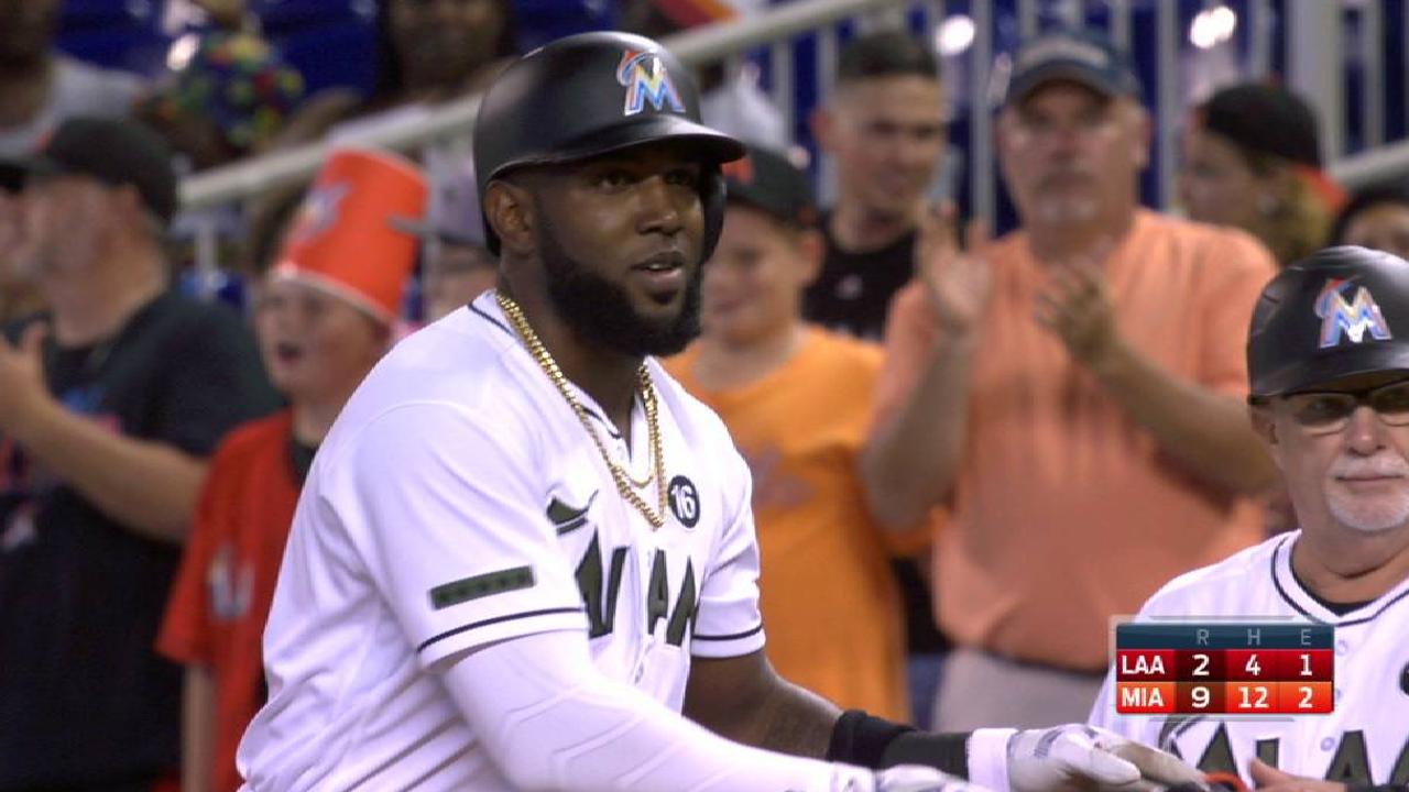 Ozuna's RBI single to right