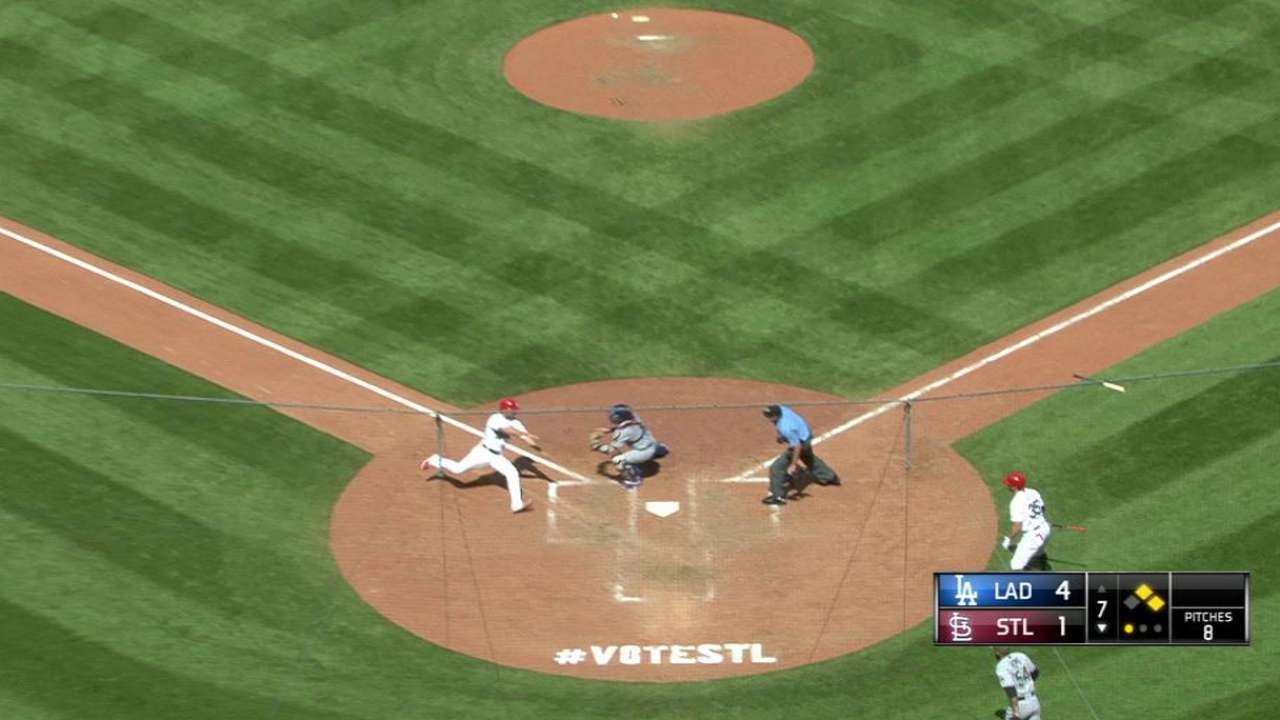 Bellinger nabs DeJong