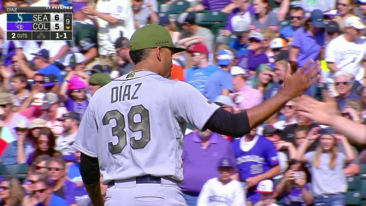 Diaz secures the Mariners' win