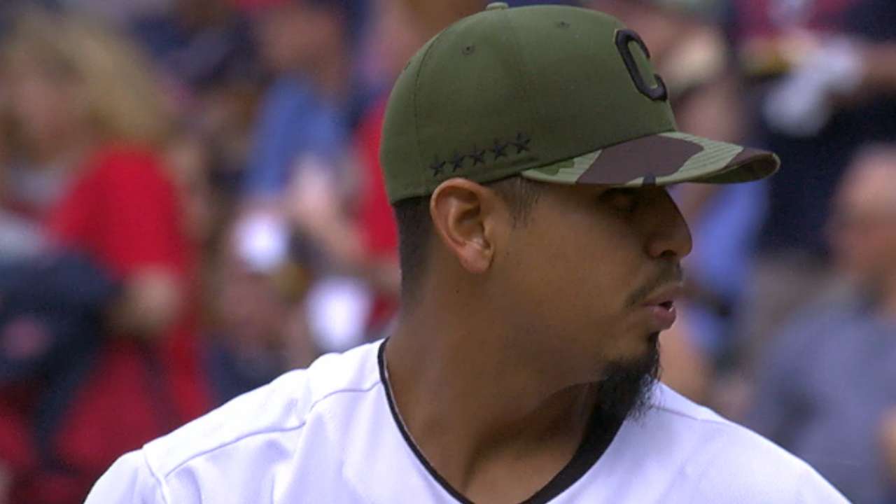Un sólido Carlos Carrasco y tres jonrones guían a los Indios ante los Atléticos