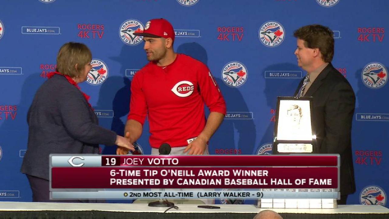 Votto receives Tip O'Neill Award