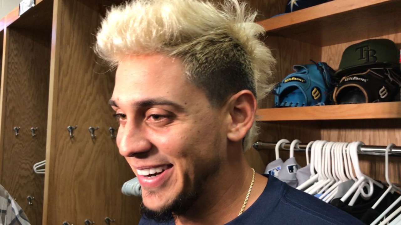 De Leon earns win in debut with Rays
