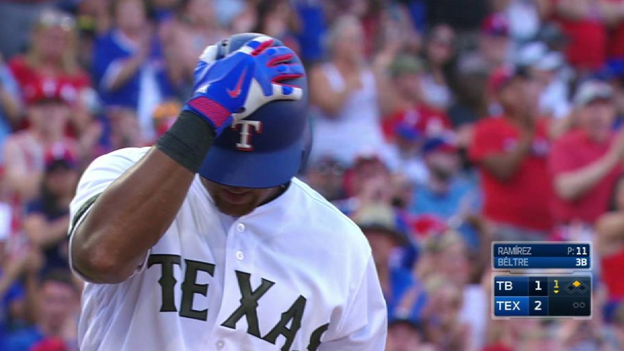 Beltre gets a standing ovation