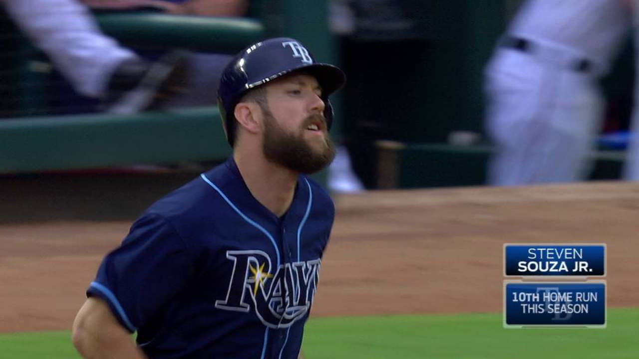 Souza Jr.'s two-run homer