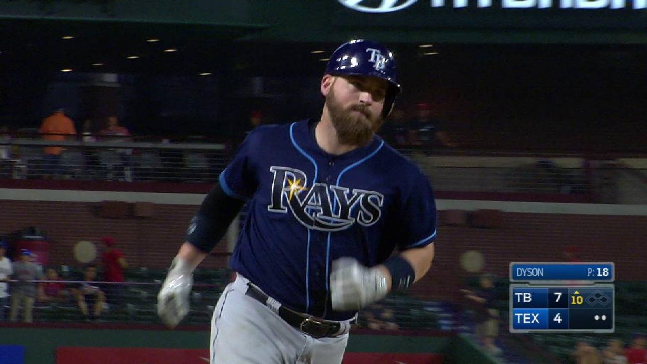 Par de jonrones en la 10ma catapultaron a Rays en Texas