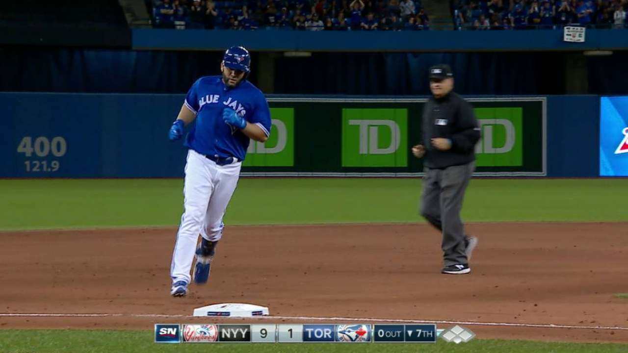 Kendrys Morales sigue produciendo, ahora con los Azulejos
