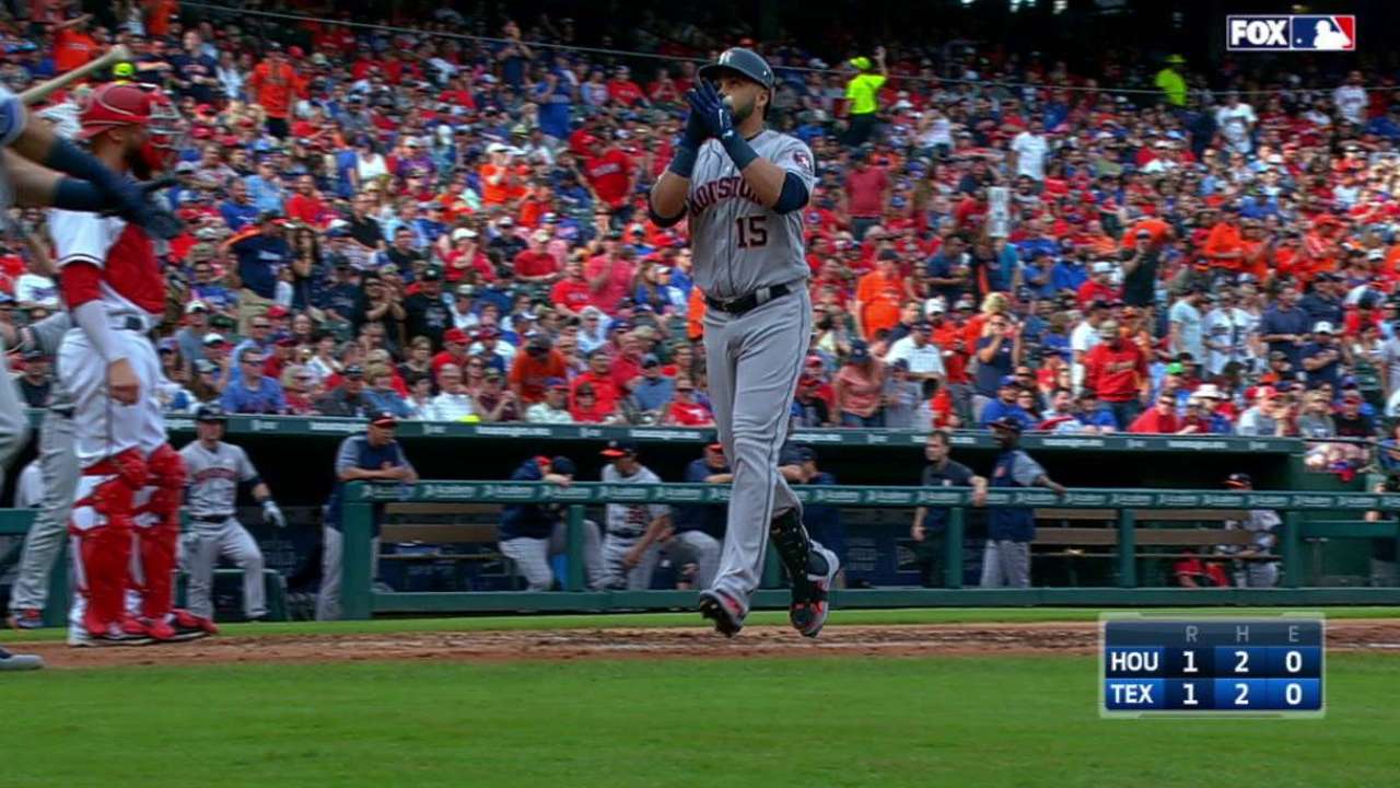 Astros doblegan a los Rangers y suman su 9na victoria al hilo