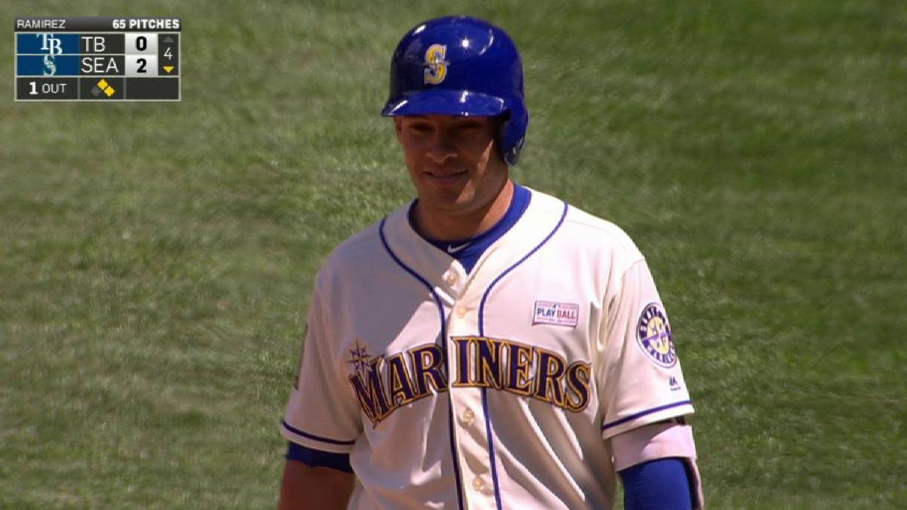 Valencia ties club record with 9 straight hits