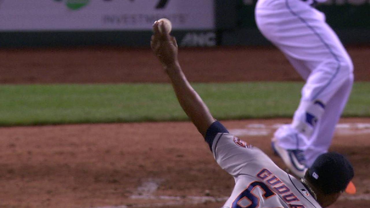 Astros recall Guduan to fill in for Harris