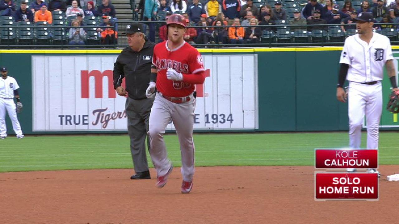 Angelinos doblegan a Tigres detrás de jonrones Calhoun, Cron