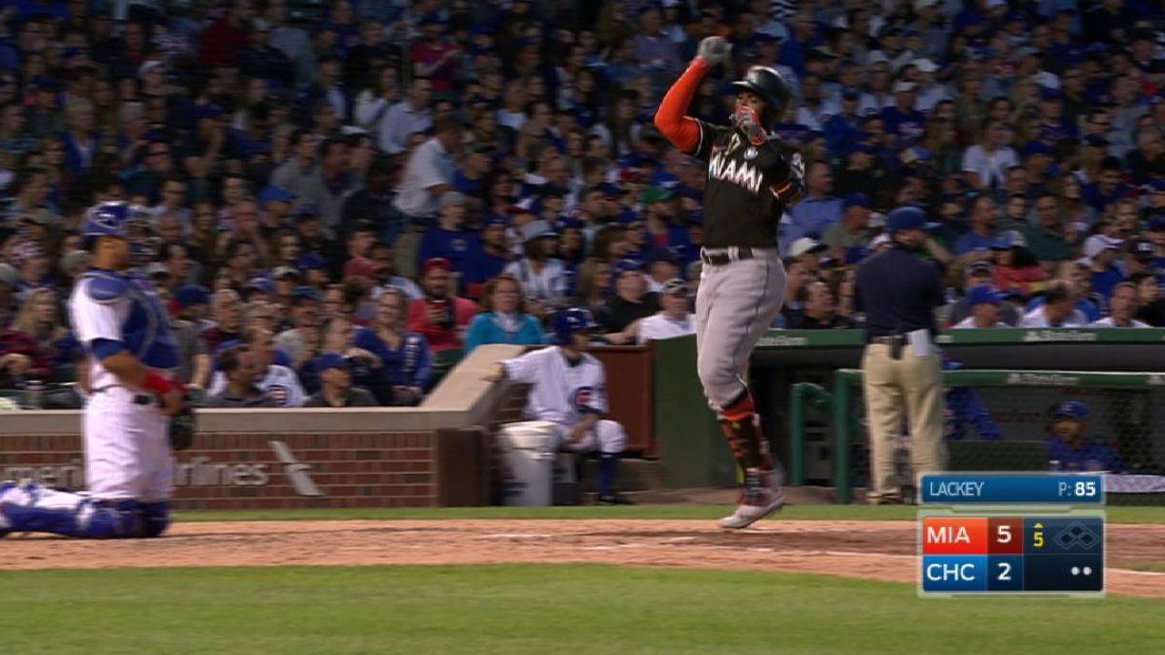 Ozuna, Ureña ayudan a Marlins a evitar la barrida contra Cachorros