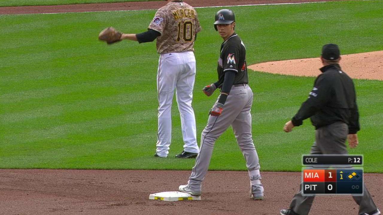 Tras juego sin hit, Edinson Vólquez vuelve a lucir con Marlins