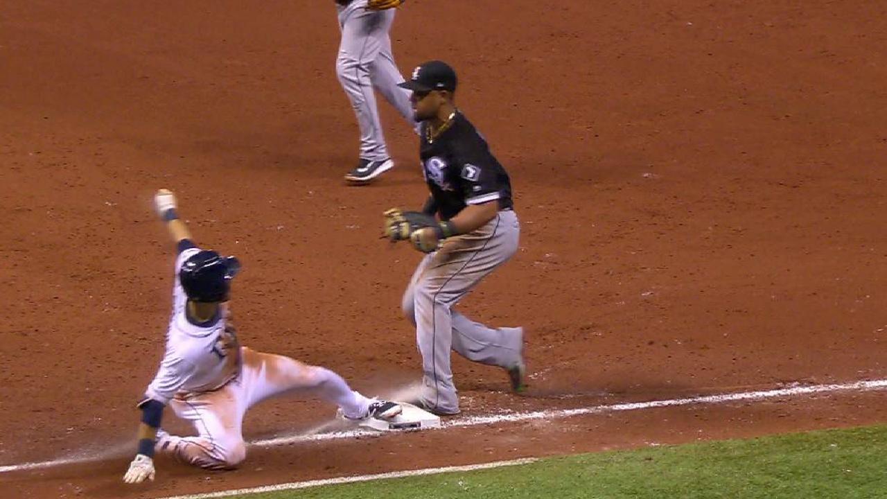 Kiermaier exits with injury