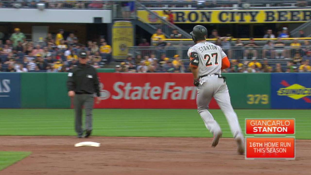 Monumental HR de Stanton lidera victoria de Marlins ante Piratas