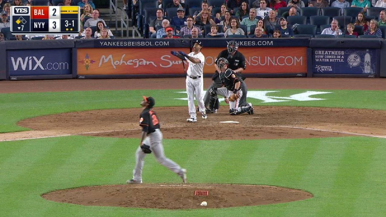 Hicks pega par de cuadrangulares y Yankees vencen a Orioles