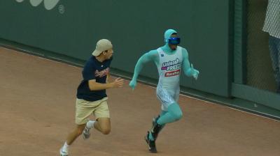 Braves fan has a regrettable finish to race in between innings Braves fan has a regrettable finish to race in between innings