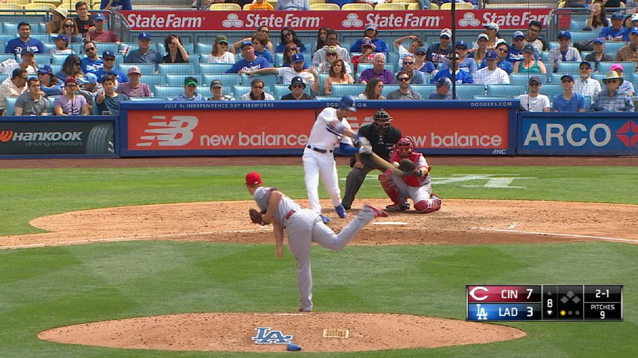 Bellinger's two-homer day