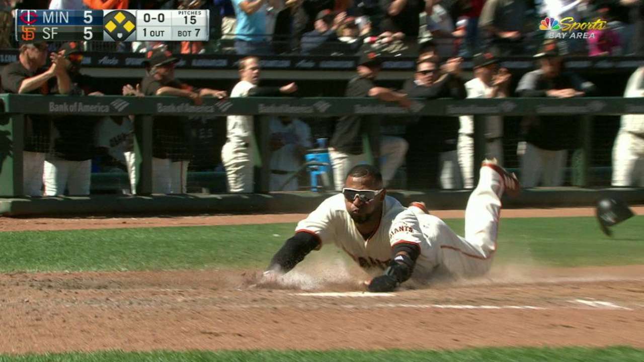 Posey holds commanding lead to start ASG
