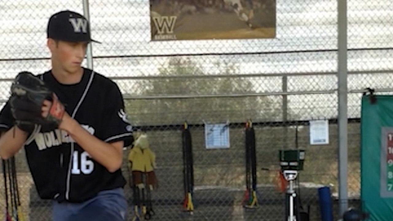 Rays ink hurler Mercado, their second-rounder