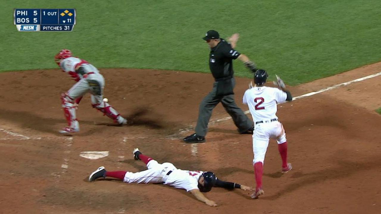 Hit de oro de Pedroia en la 11ma hizo ganar a Medias Rojas