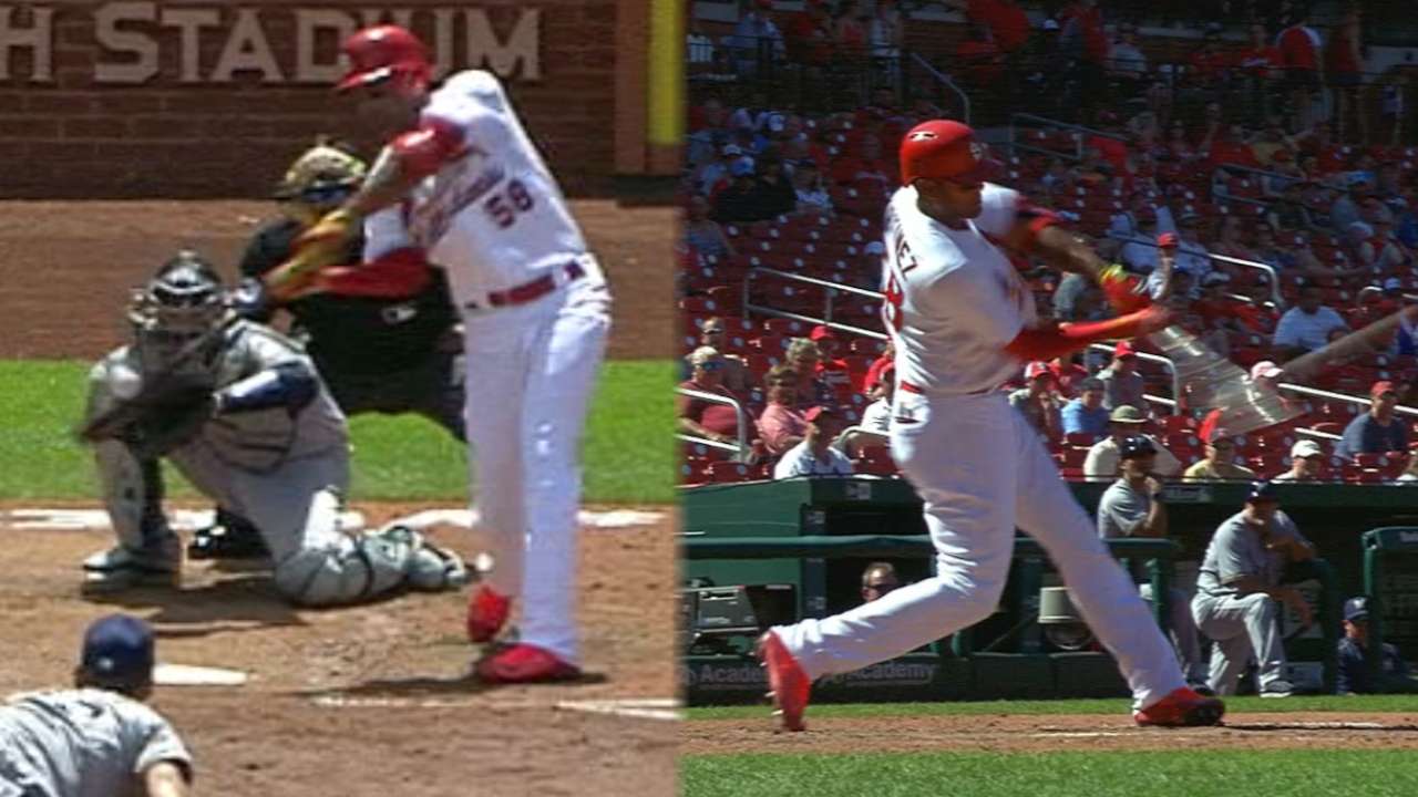 Cardenales vencen a Cerveceros detrás de dos jonrones de Martínez