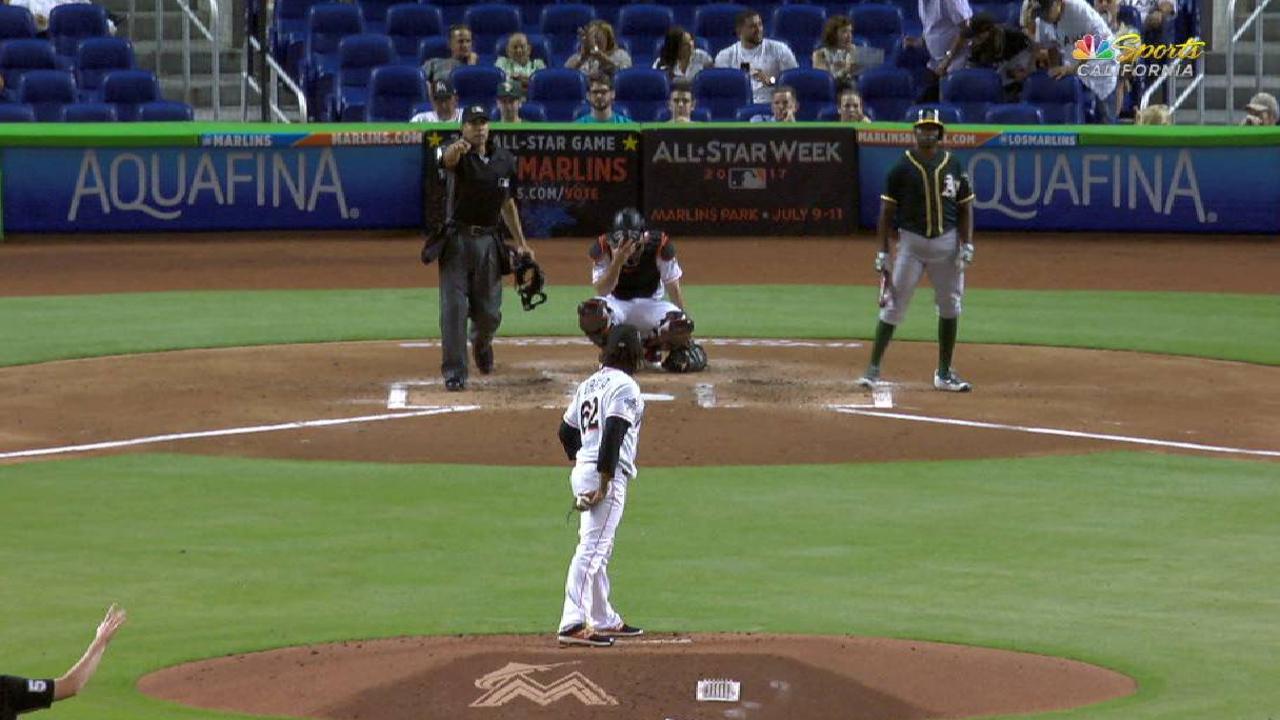 Alonso in on bases-loaded balk