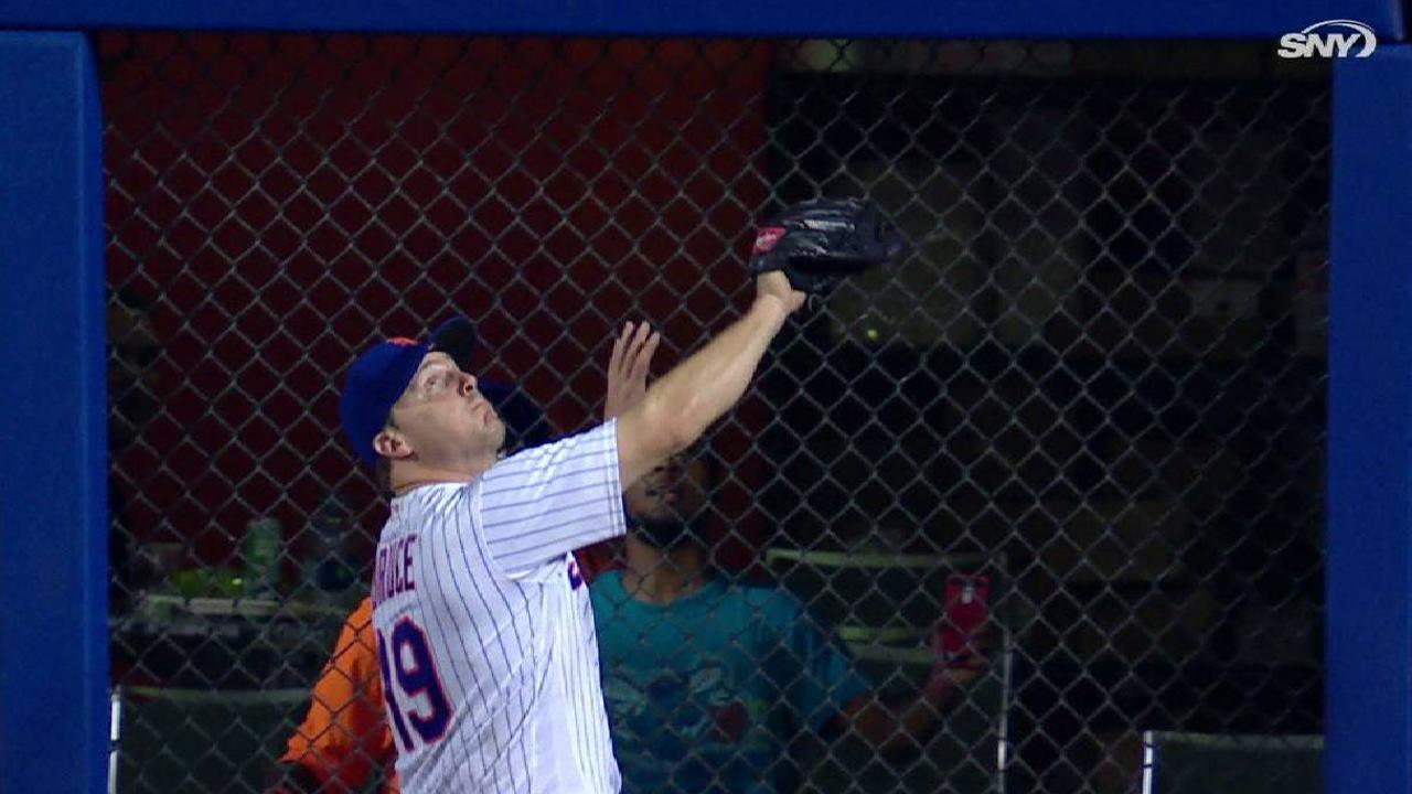 Bruce robs Schwarber of a homer