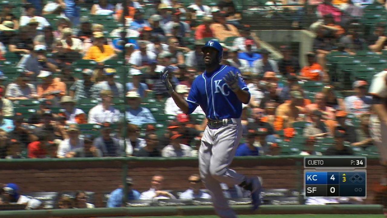Royals crack 3 HRs, trip up Giants in finale