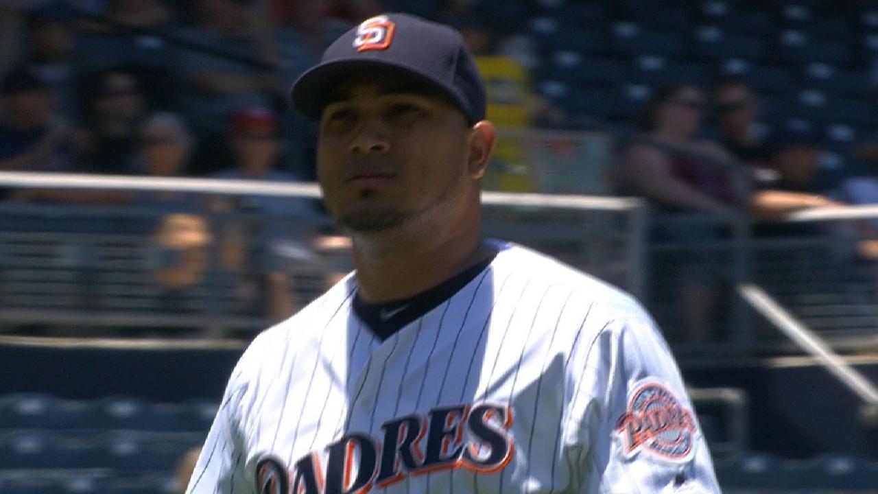 Chacín brilla en la lomita y los Padres barren a los Rojos