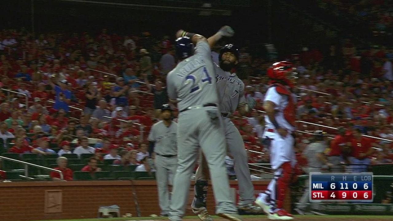 Thames y Broxton jonronean, Cerveceros vencen a Cardenales