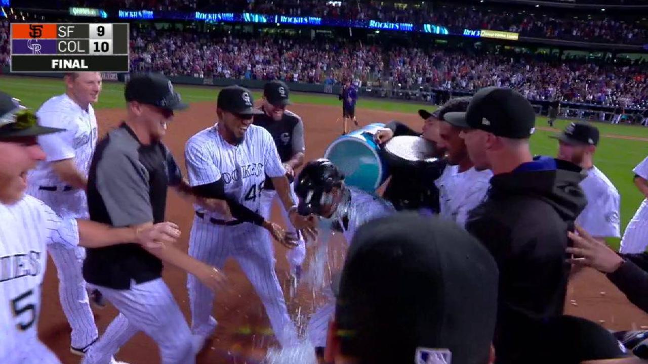 Hit remolcador de Tapia en la 9na da triunfo a Rockies ante los Gigantes